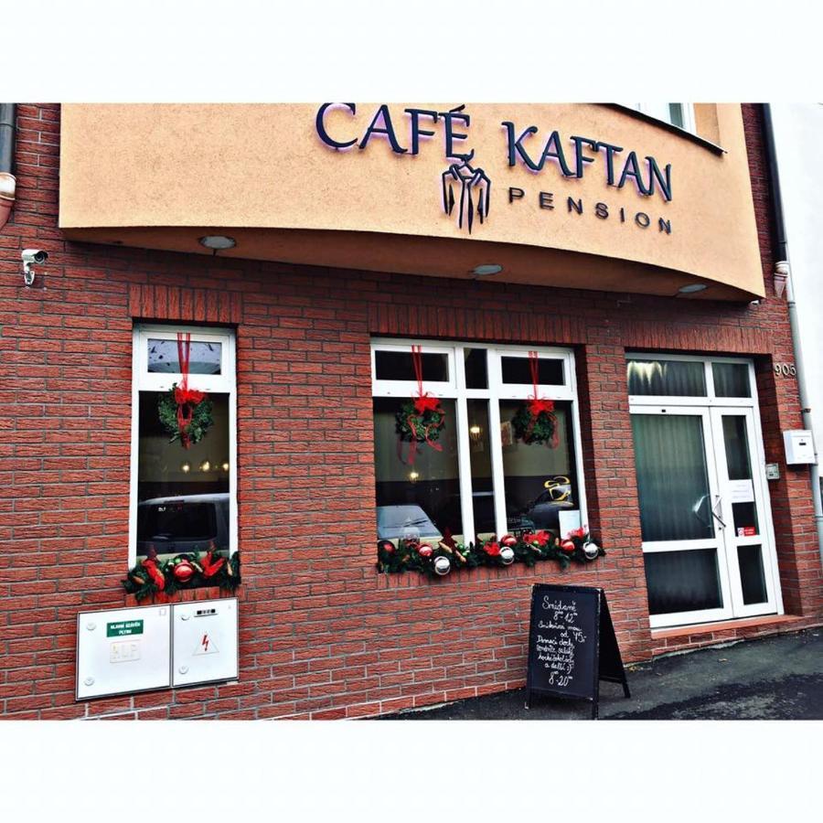 Café Kaftan - pension Kolin Bagian luar foto